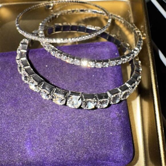 Jessica Simpson Rhinestone Bangle Bracelet Set Stackable Clear - Picture 4 of 7